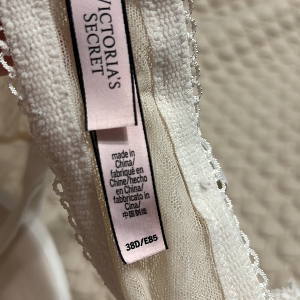Victoria’s Secret bra - Picture 3 of 3